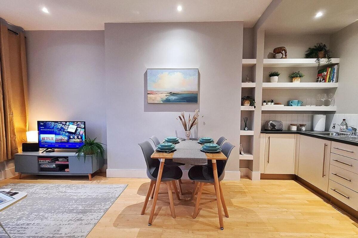 1-Bed Apartment, Close To Kensington Olympia With Free Wi-Fi & Netflix London Eksteriør billede