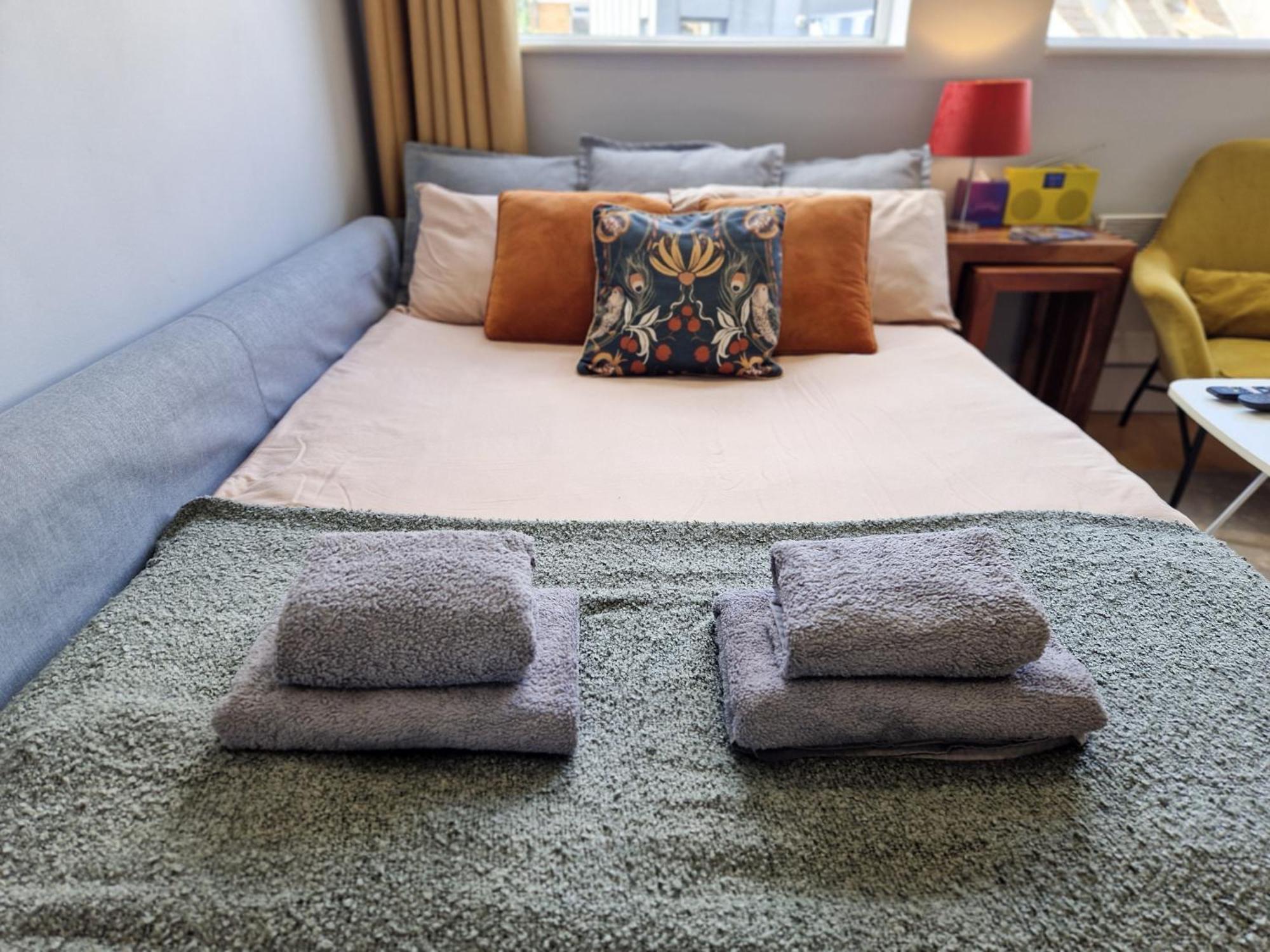 1-Bed Apartment, Close To Kensington Olympia With Free Wi-Fi & Netflix London Eksteriør billede
